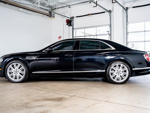 Used 2021 Bentley Flying Spur W12 image 8