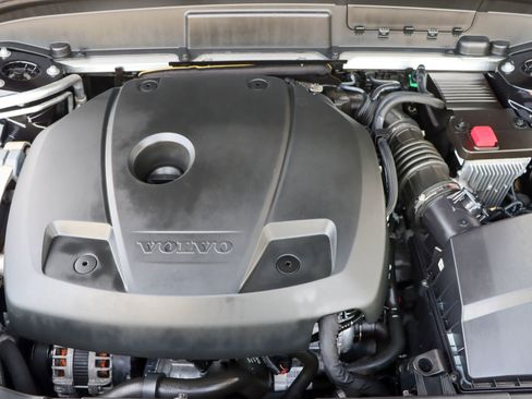 Used 2021 Volvo XC60 T6 Momentum w/ Premium Package image 44