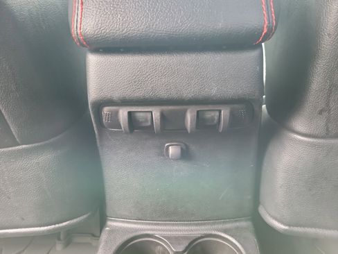 Used 2016 Jeep Wrangler Unlimited Sahara image 9