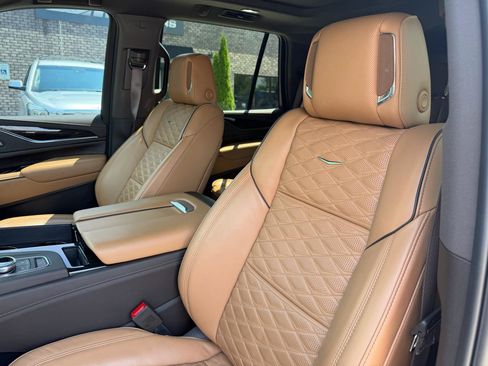 Used 2024 Cadillac Escalade Sport w/ LPO, ONYX Package AWD/4WD image 14