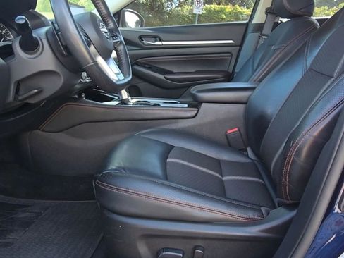 Used 2023 Nissan Altima 2.5 SR FWD image 9