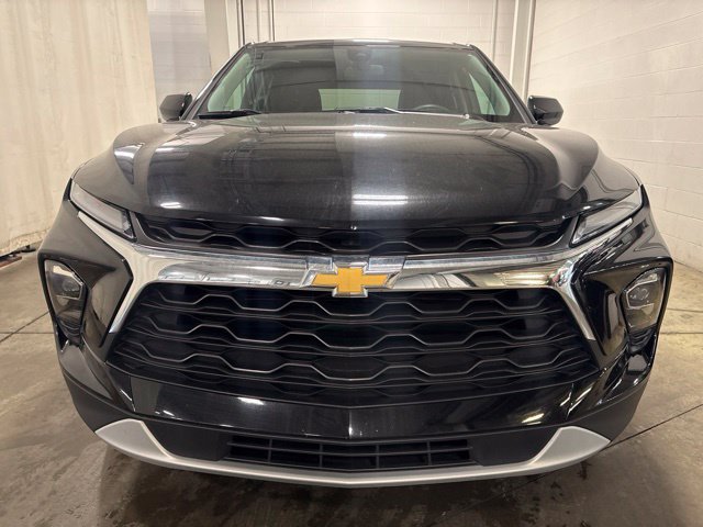 Used 2025 Chevrolet Blazer LT FWD image 2