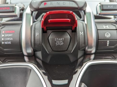 Used 2021 Lamborghini Urus image 25