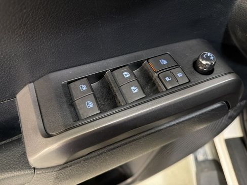 Used 2017 Toyota Tacoma TRD Sport w/ Tow Package (A/T) AWD/4WD image 17