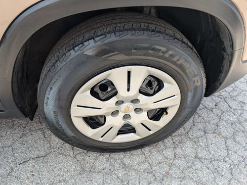Used 2018 Chevrolet Trax LS FWD image 26