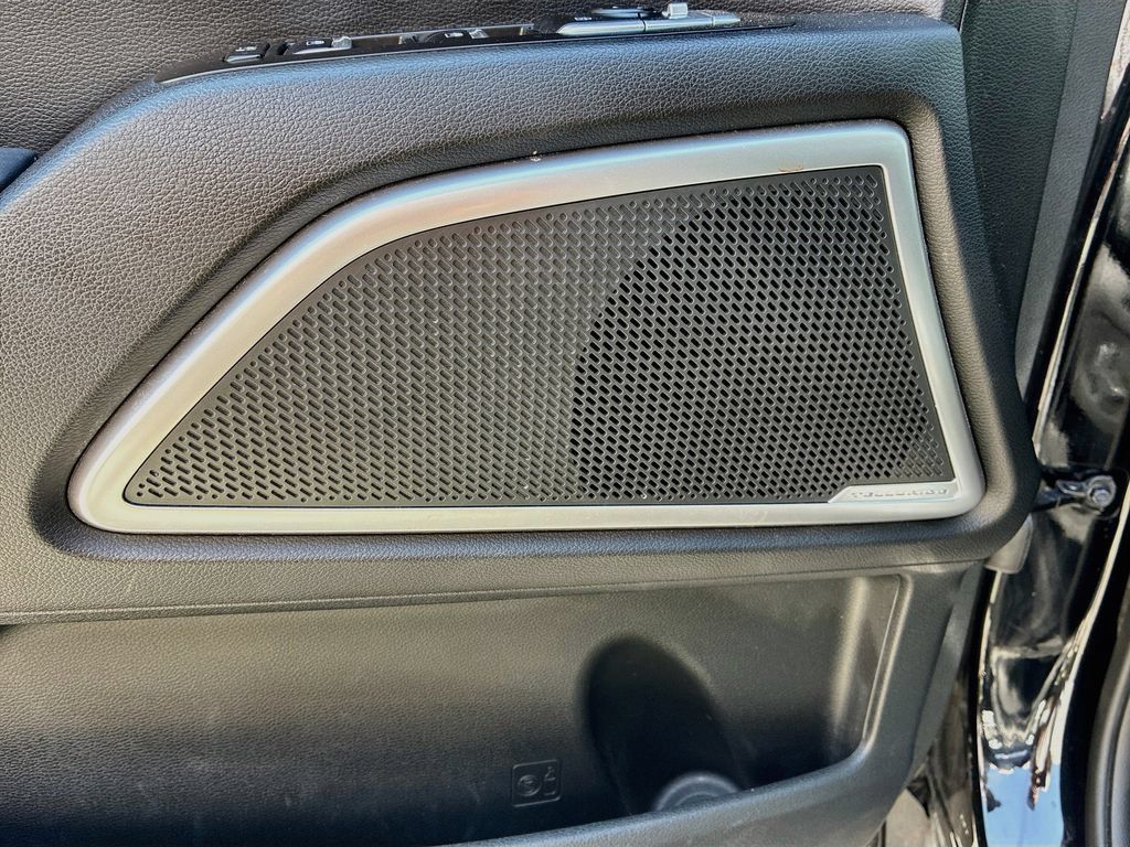 Used 2024 Kia Telluride EX w/ EX Captain's Chair Package AWD/4WD image 19