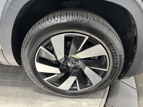 Used 2024 Volkswagen Atlas Cross Sport SE image 11