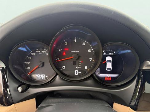 Used 2021 Porsche Macan image 18