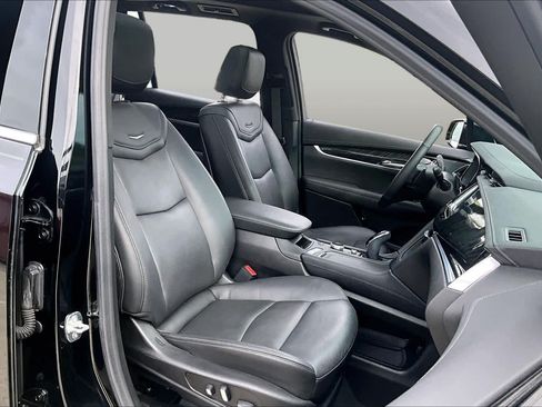 Used 2024 Cadillac XT6 Premium Luxury FWD image 8