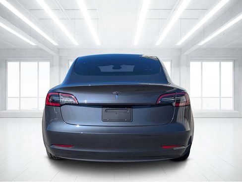 Used 2023 Tesla Model 3 Standard Range image 4
