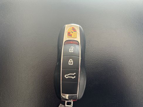 Used 2026 Porsche Macan AWD/4WD image 25