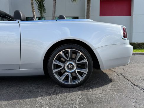 Used 2017 Rolls-Royce Dawn image 17