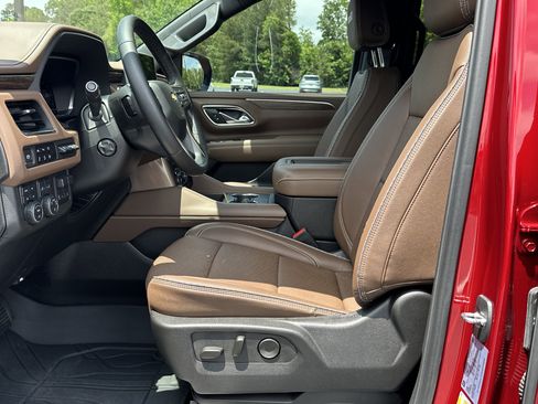 Used 2024 Chevrolet Tahoe High Country AWD/4WD image 9