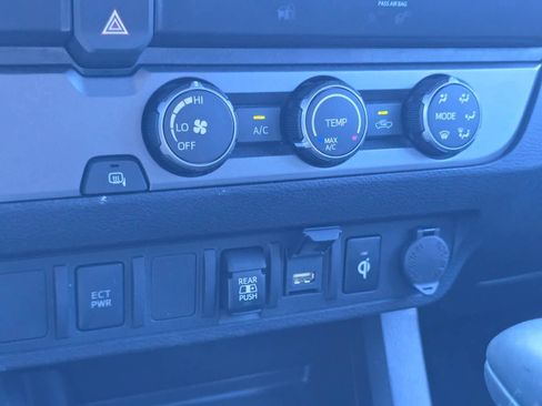 Used 2020 Toyota Tacoma TRD Sport RWD image 18