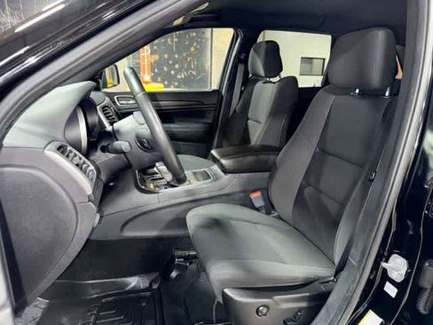 Used 2019 Jeep Grand Cherokee Laredo AWD/4WD image 15