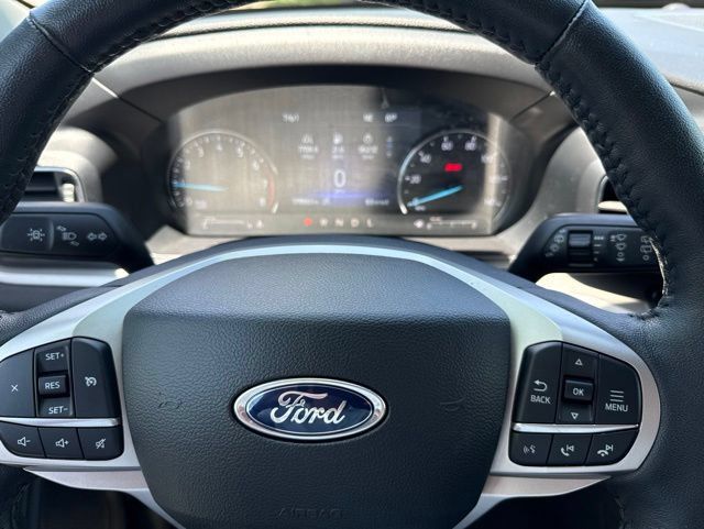 Used 2024 Ford Explorer XLT w/ Equipment Group 202A AWD/4WD image 12