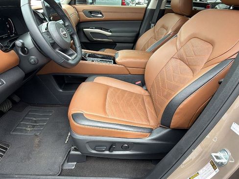 Used 2024 Nissan Pathfinder Platinum w/ Cargo Package FWD image 13