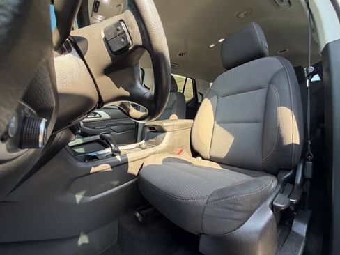 Used 2018 Chevrolet Traverse LS FWD image 9