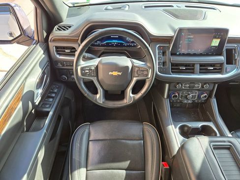 Used 2023 Chevrolet Suburban Premier image 9