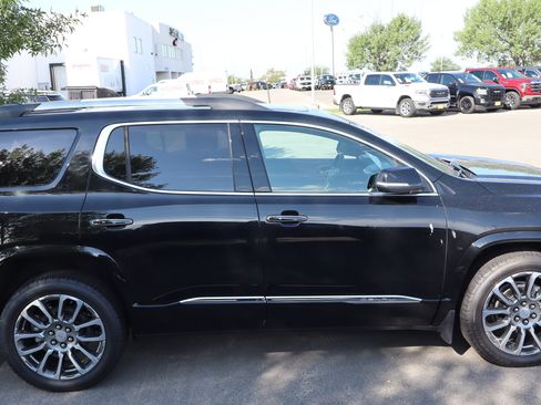 Used 2023 GMC Acadia Denali w/ Denali Technology Package AWD/4WD image 8