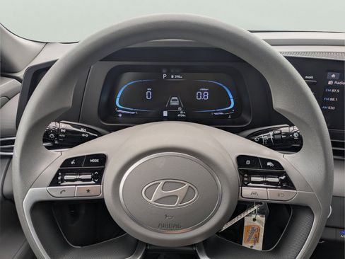 Certified 2025 Hyundai Elantra SE FWD image 25