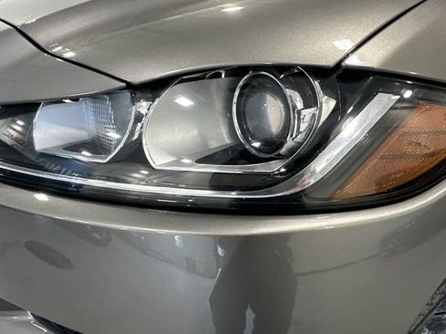 Used 2020 Jaguar F-PACE Premium image 14