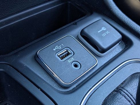 Used 2019 Jeep Cherokee Latitude Plus image 26