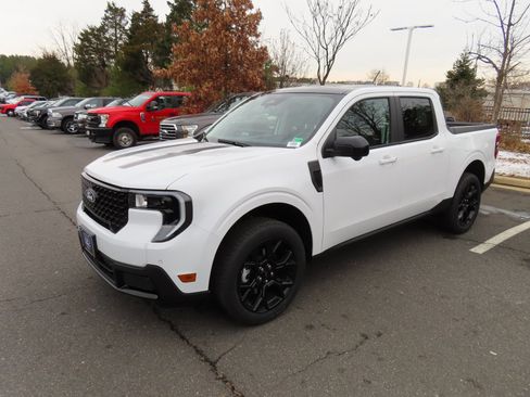 New 2026 Ford Maverick Lariat w/ Black Appearance Package image 3