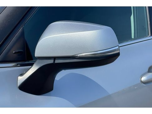 Used 2021 Toyota Highlander L FWD image 51