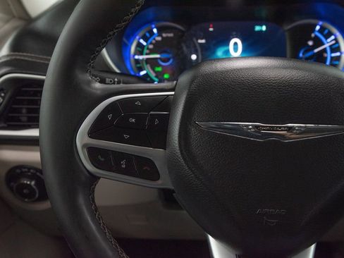 Used 2024 Chrysler Pacifica Limited FWD image 26