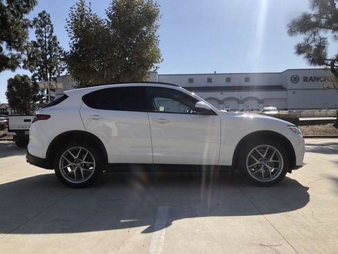 Used 2018 Alfa Romeo Stelvio Sport w/ Quick Order Package 22J Sport AWD/4WD image 5