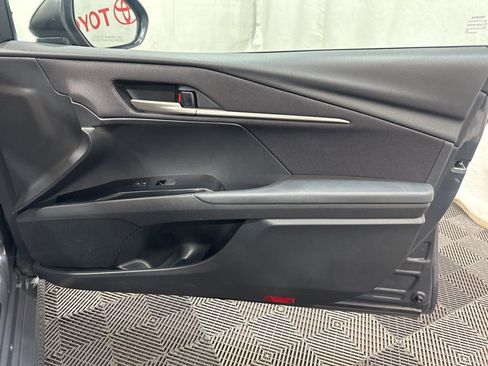 Used 2025 Toyota Camry LE image 11