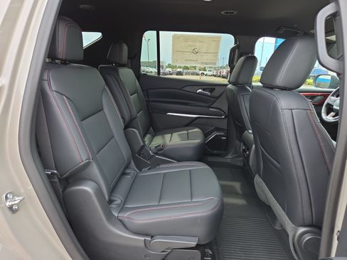 New 2026 Chevrolet Traverse Z71 w/ Enhanced Driving Package AWD/4WD image 16