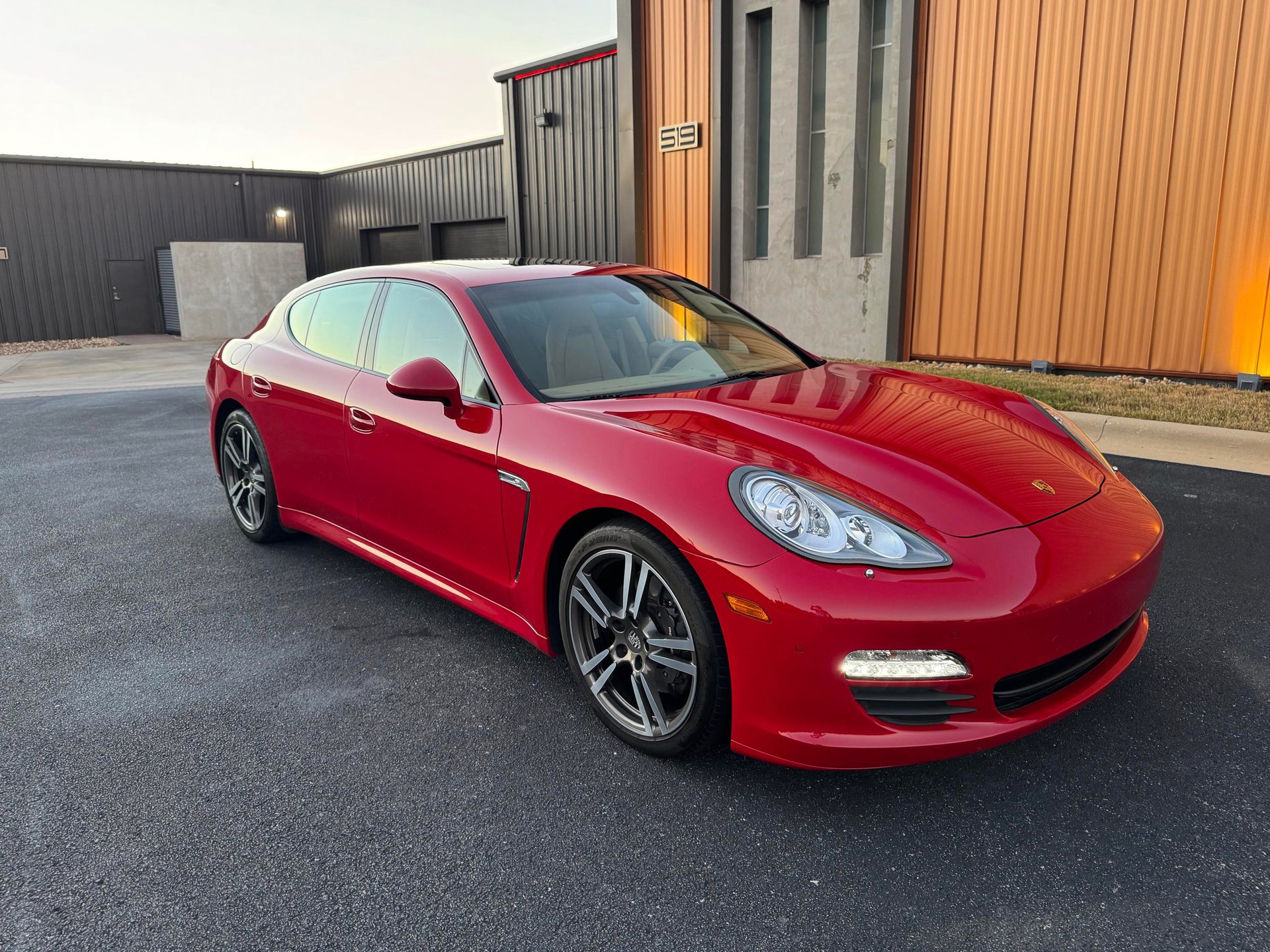 Used 2013 Porsche Panamera image 2