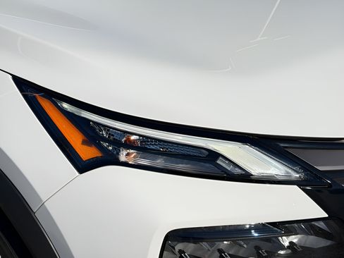 Used 2026 Nissan Rogue S FWD image 70