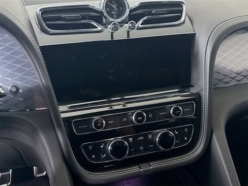 Used 2022 Bentley Bentayga image 15