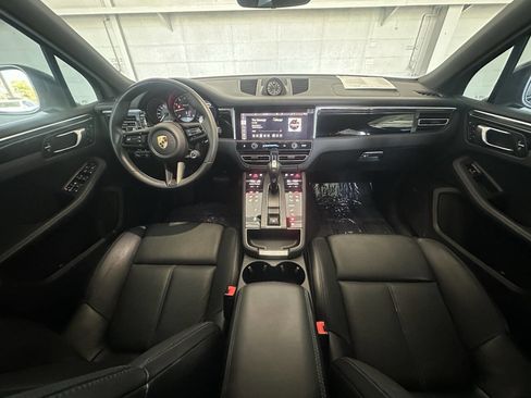 Used 2023 Porsche Macan Turbo image 27