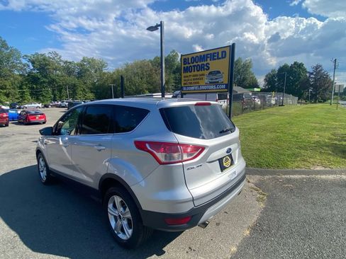 Used 2016 Ford Escape SE image 3