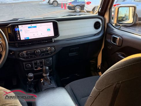 Used 2024 Jeep Wrangler Unlimited Sport image 11