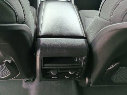Used 2025 Jeep Grand Cherokee Laredo RWD image 36