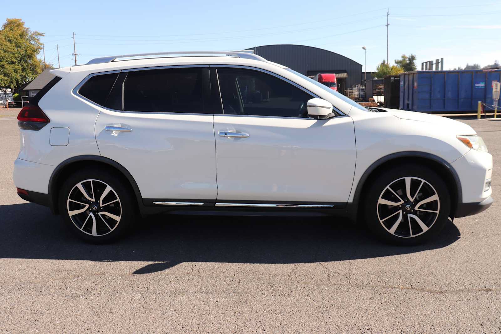Used 2018 Nissan Rogue SL w/ Premium Package FWD image 4