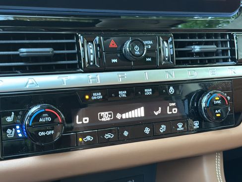 New 2026 Nissan Pathfinder Platinum AWD/4WD image 30