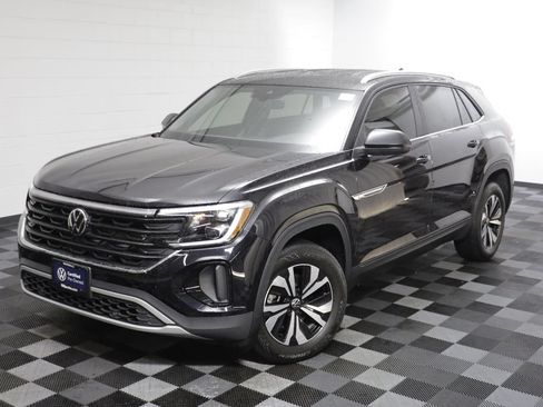 Used 2024 Volkswagen Atlas Cross Sport SE AWD/4WD image 2