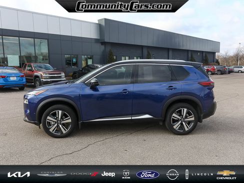 Used 2023 Nissan Rogue SL w/ SL Premium Package image 2