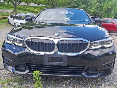 Used 2019 BMW 330i xDrive Sedan w/ Convenience Package AWD/4WD image 2