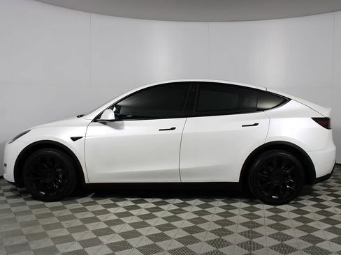Used 2021 Tesla Model Y Long Range image 32