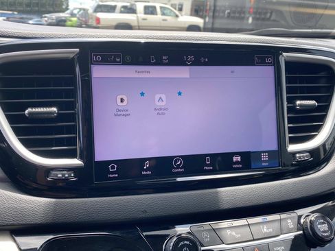 Used 2023 Chrysler Pacifica Touring-L FWD image 27