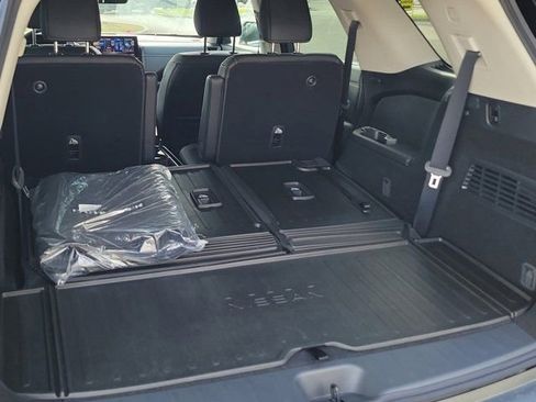 New 2026 Nissan Pathfinder Platinum FWD image 5