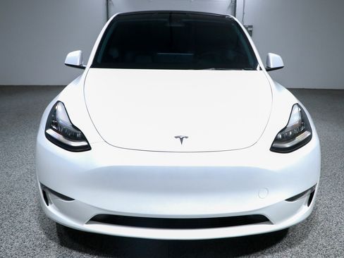 Used 2023 Tesla Model Y Long Range AWD/4WD image 4