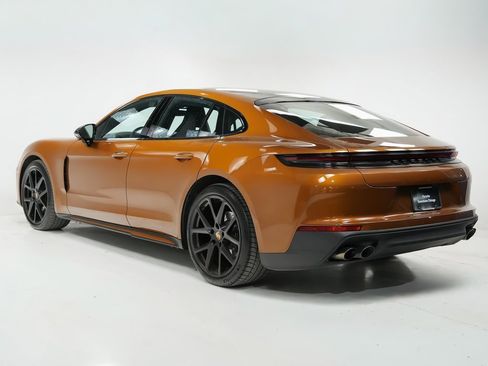 Certified 2025 Porsche Panamera 4 image 3